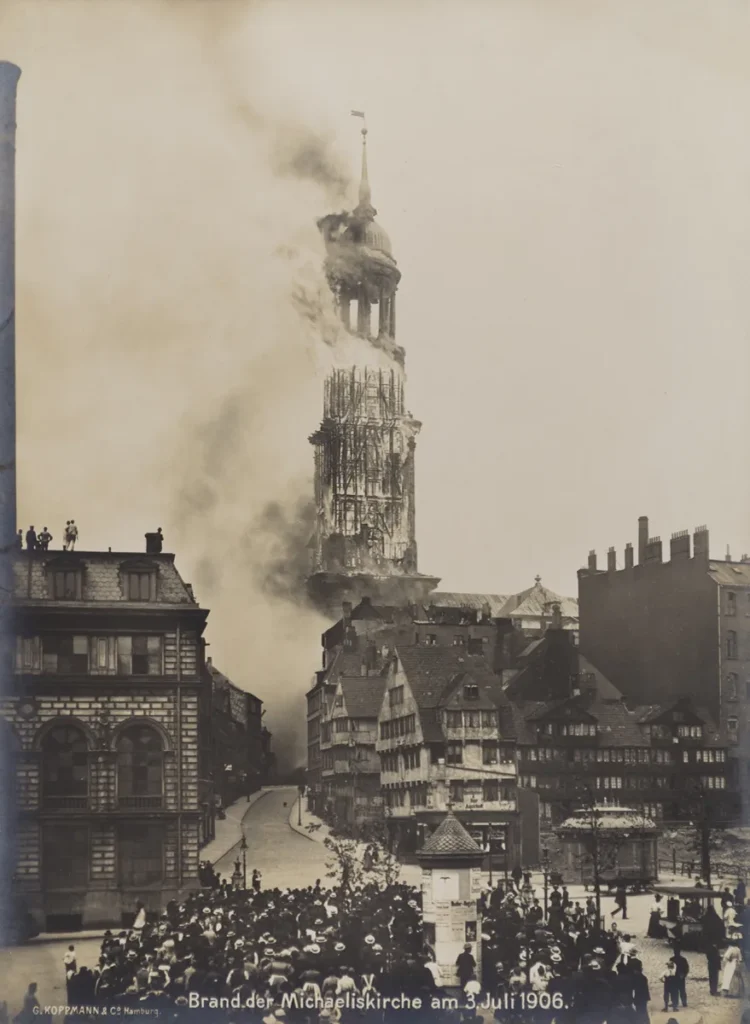 Brand der Michaeliskirche am 3. Juli 1906